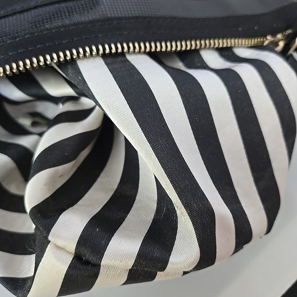 Henri Bendel Nylon Crossbody Bag Black Adjustable Leather Strap Logo Zipper Pull - Picture 7 of 10